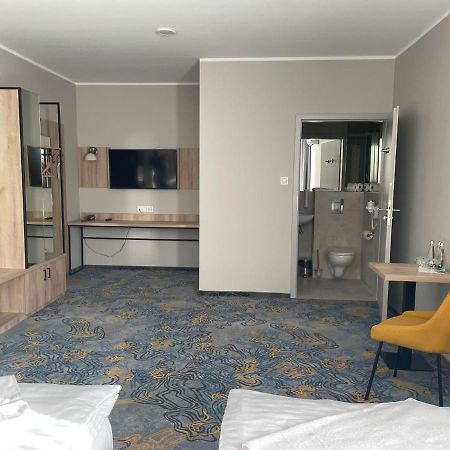 Hotel Dobosz โพลิเซ ภายนอก รูปภาพ