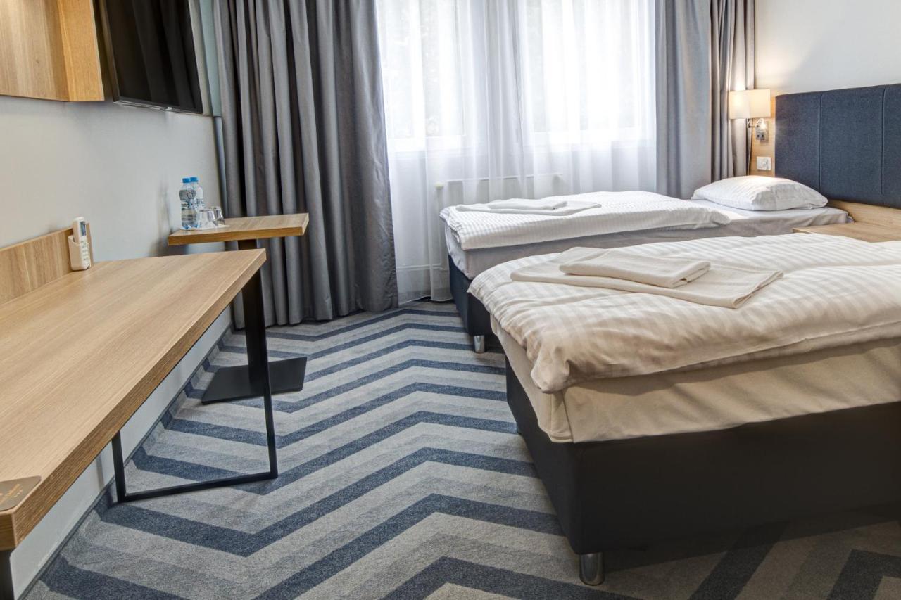 Hotel Dobosz โพลิเซ ภายนอก รูปภาพ