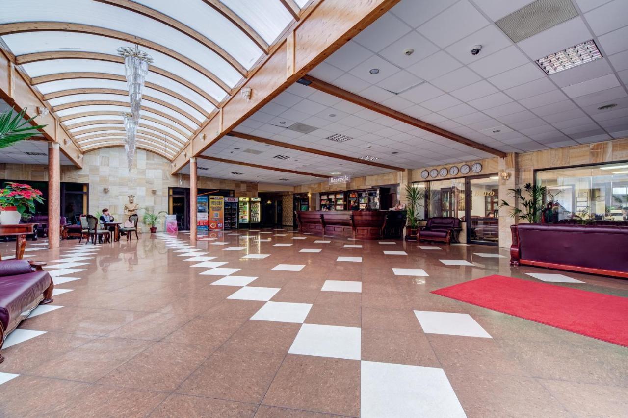 Hotel Dobosz โพลิเซ ภายนอก รูปภาพ