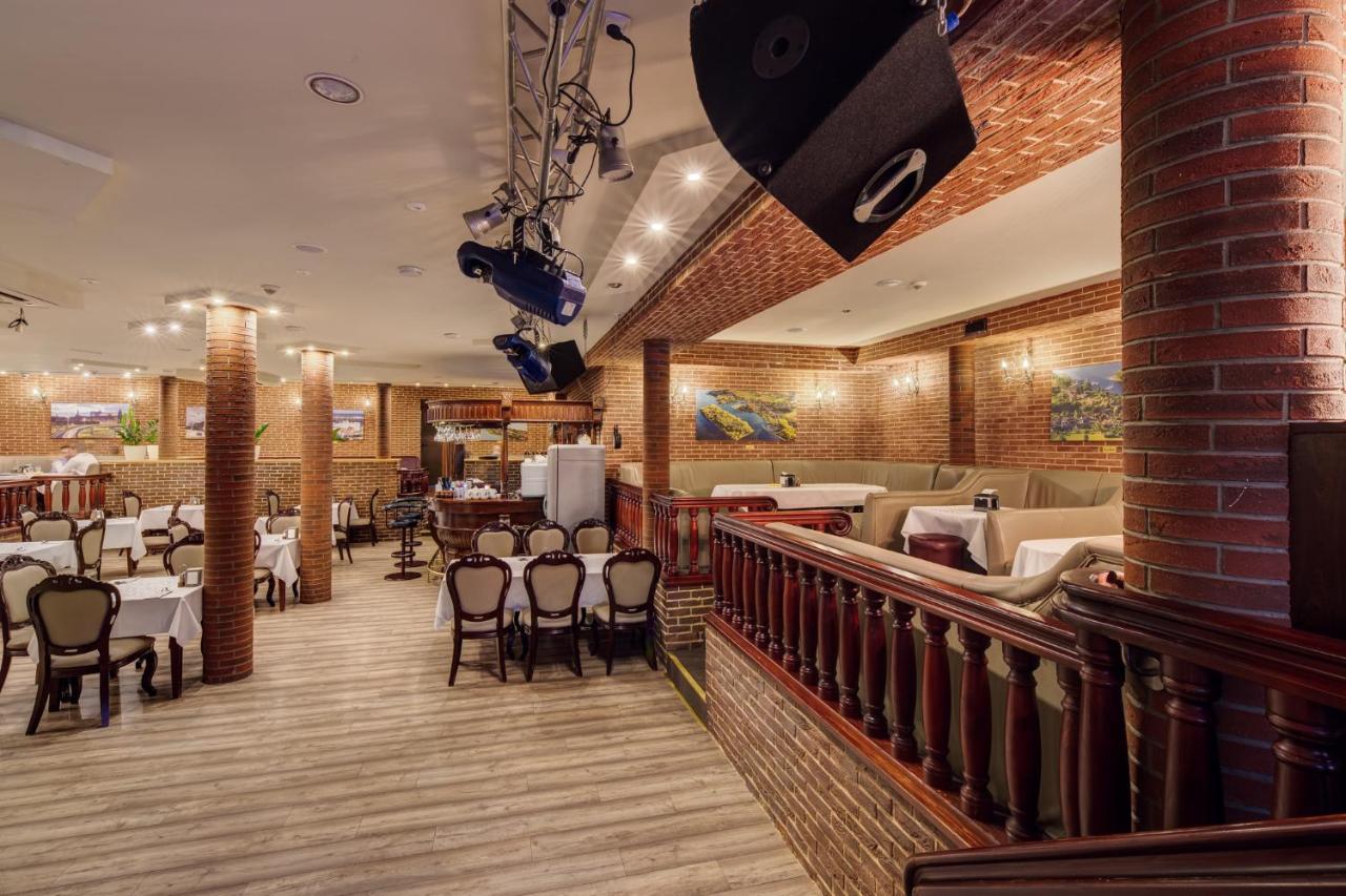 Hotel Dobosz โพลิเซ ภายนอก รูปภาพ