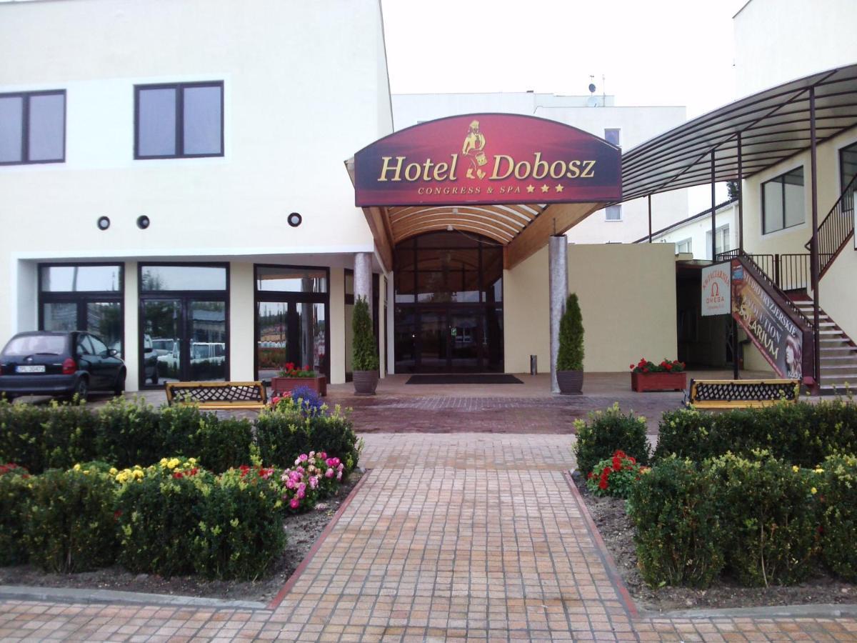 Hotel Dobosz โพลิเซ ภายนอก รูปภาพ