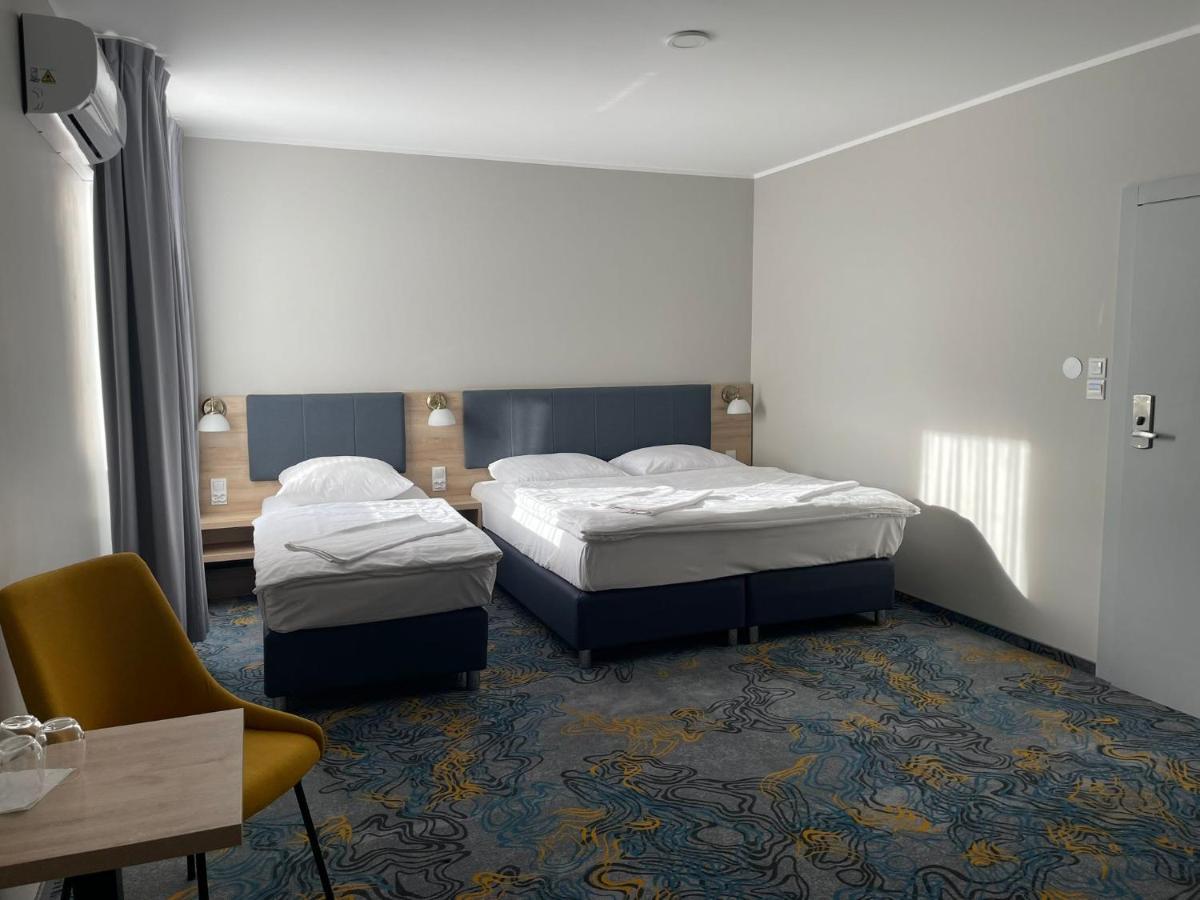 Hotel Dobosz โพลิเซ ภายนอก รูปภาพ