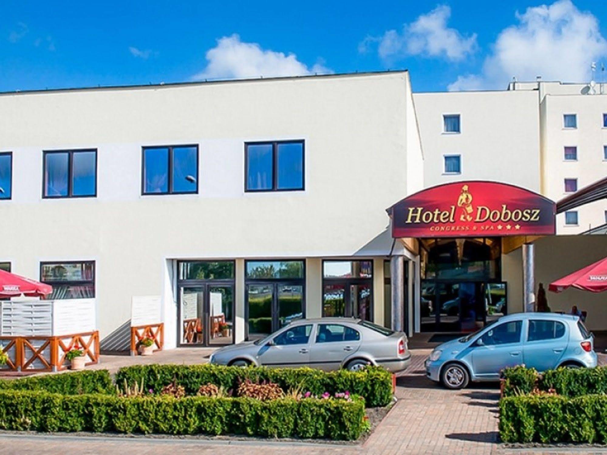 Hotel Dobosz โพลิเซ ภายนอก รูปภาพ